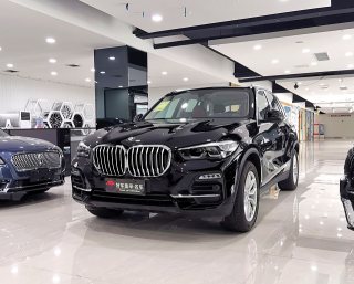 宝马X5  22款 xDrive40i M运动 墨规