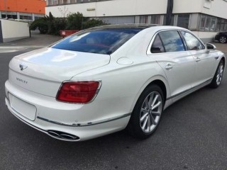 飞驰 2021款 4.0T 五座 V8 欧规