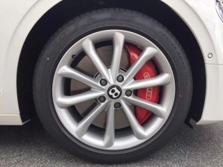 飞驰 2021款 4.0T 五座 V8 欧规