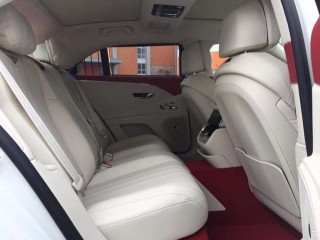 飞驰 2021款 4.0T 五座 V8 欧规