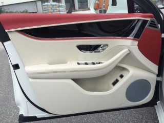 飞驰 2021款 4.0T 五座 V8 欧规