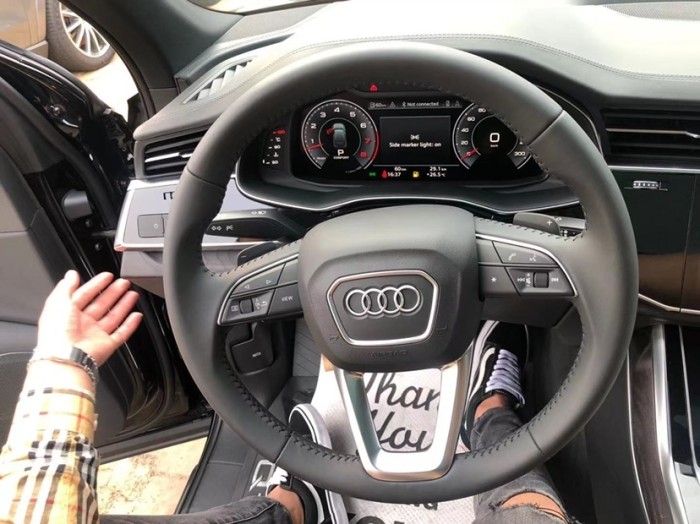 奥迪Q7 2020款 3.0T Komfort舒适 加规