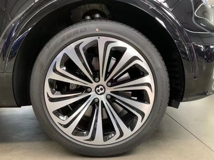 添越 2021款 4.0T V8 五座 欧规