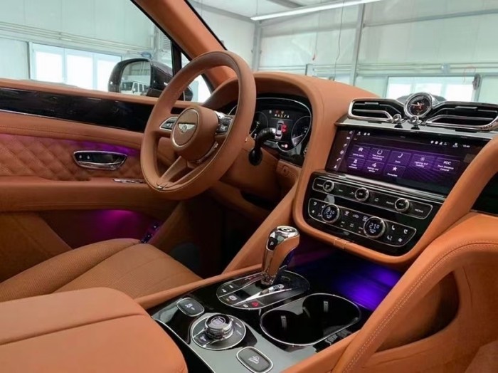 添越 2021款 4.0T V8 五座 欧规