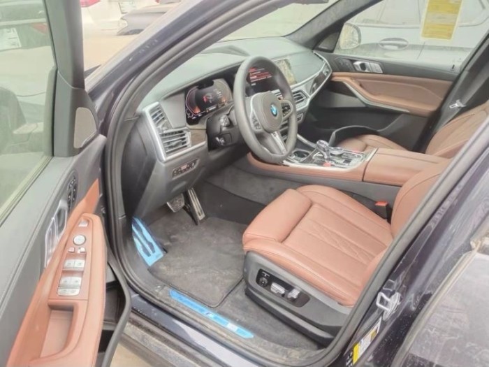 宝马X7 2021款 xDrive40i M运动 卓越豪华 7座 加规