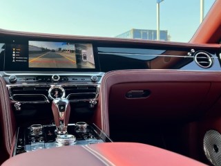 飞驰 2021款 4.0T 五座 V8 欧规
