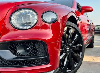 飞驰 2021款 4.0T 五座 V8 欧规