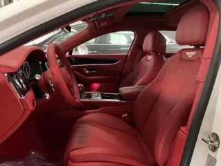飞驰 2021款 4.0T 四座 V8 欧规