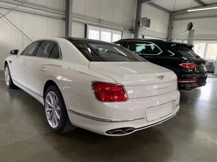 飞驰 2021款 4.0T 四座 V8 欧规