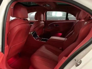 飞驰 2021款 4.0T 四座 V8 欧规