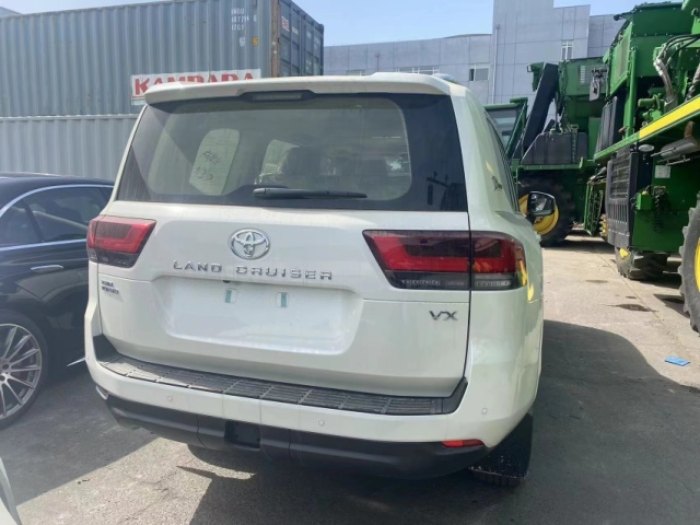 酷路泽3500 2022款 3.5T VX 三差 丝绒 中东