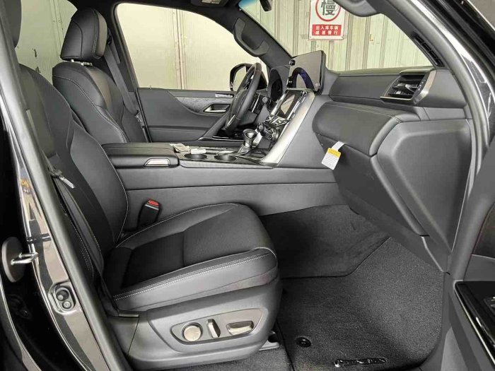 雷克萨斯LX600 2022款 LX600 Premium高级 标准型 美规