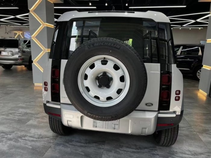 卫士 2022款 90 两门 2.0T P300 标准型 欧规