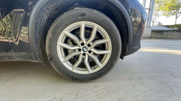 宝马X5 2020款 xDrive40i 标准 19轮 中东