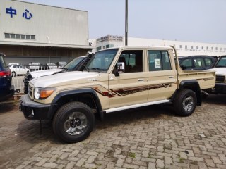 酷路泽LC71  22款 LC71 4.0L 汽油 中东