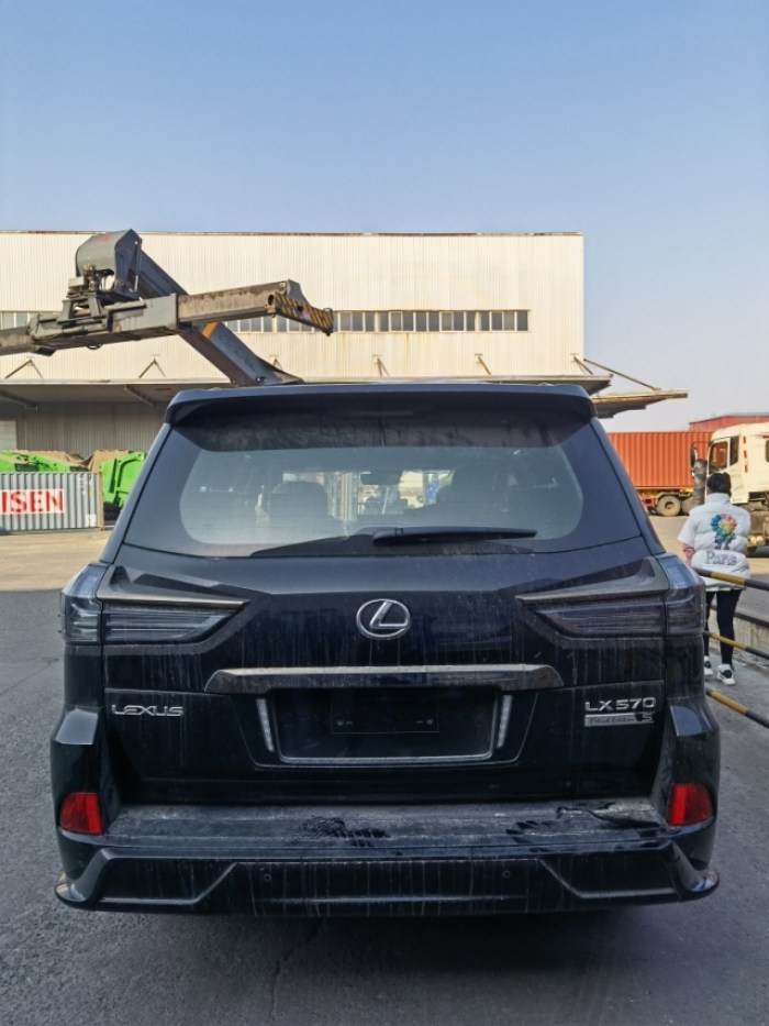雷克萨斯LX570 2021款 LX570 限量 S 黑曜 中东