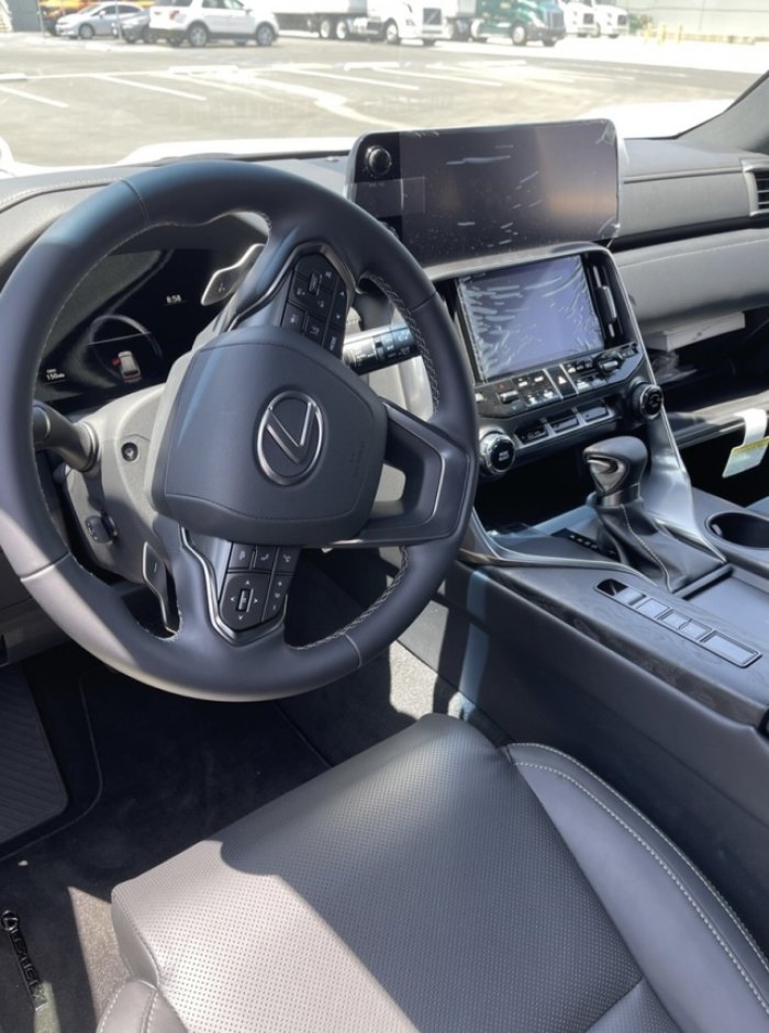雷克萨斯LX600 2022款 LX600 标准版 美规