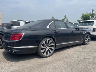 飞驰 2022款 4.0T 五座 欧规