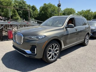 宝马X7  22款 xDrive40i 7座 豪华包 寒冷包 停辅包 美规