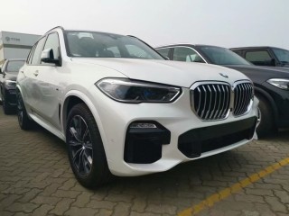 宝马X5  21款 xDrive45e 插电混动 M运动 墨规