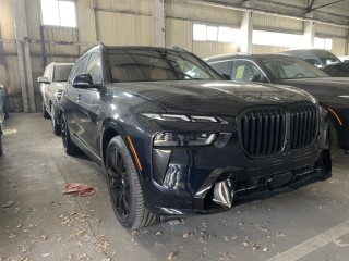 宝马X7  23款 xDrive40i M运动 美规