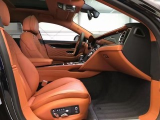 飞驰 2022款 4.0T 五座 欧规