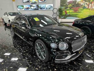 飞驰 2022款 4.0T 五座 欧规