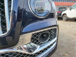 飞驰 2022款 4.0T 五座 欧规