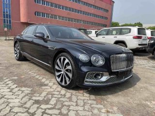 飞驰 2022款 4.0T 五座 欧规