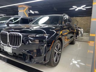 宝马X7  23款 xDrive40i M运动 美规