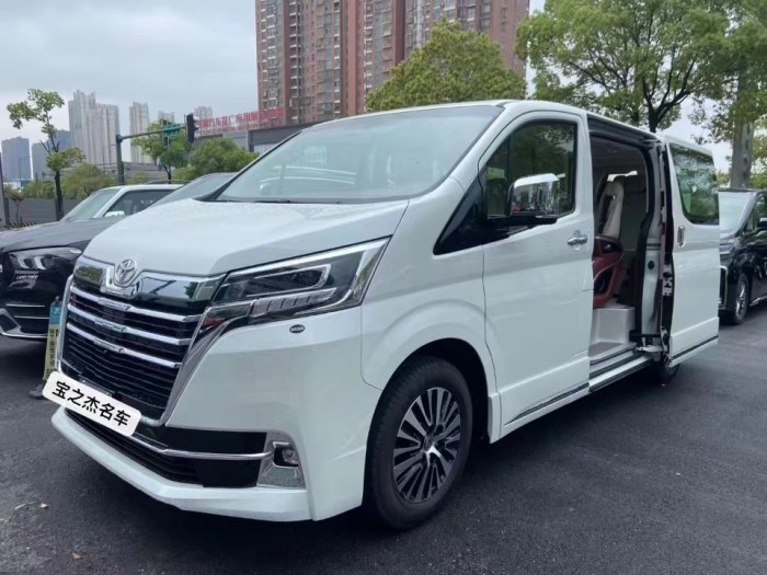 Granvia格兰维亚 2023款 3.5L Premium高级 中东