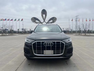 奥迪Q7  23款 3.0T 7座 标准 欧规