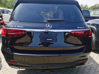 奔驰GLS450  23款 GLS450 6座 AMG包 雷测包 抬显 电吸 美规