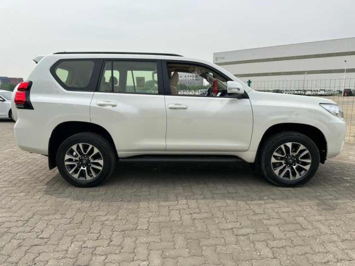 霸道4000 2023款 4.0L GX-R 迪拜 中东