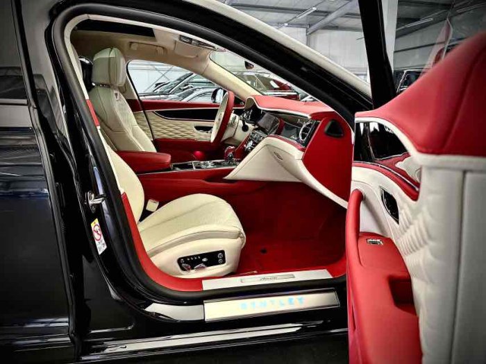 飞驰 2023款 4.0T 雅度版 欧规