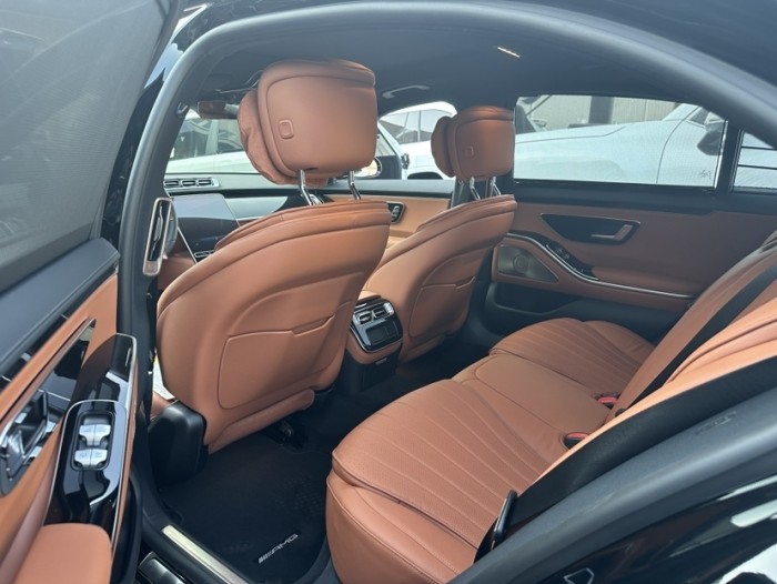 奔驰S级 2023款 S500 四驱 长轴 AMG 温暖舒适包 美规