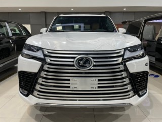 雷克萨斯LX600  23款 LX600 7座 Signature签名版 中东