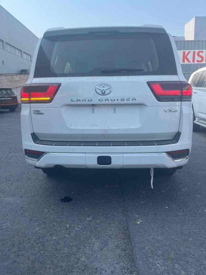 酷路泽3500 2022款 3.5T VX-S 中东