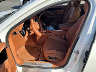 飞驰 2023款 2.9T 混动 雅度版 欧规