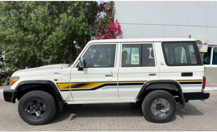 酷路泽LC76 2022款 LC76 4.0L 70周年纪念版 中东