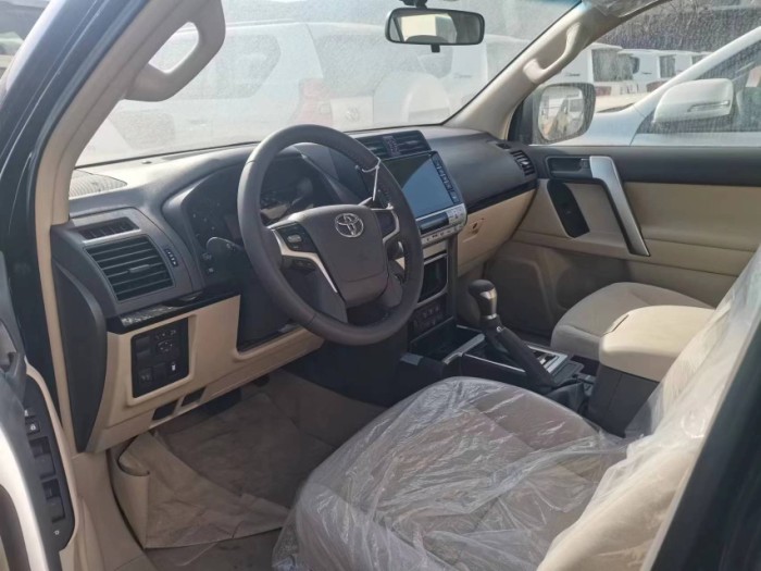 霸道4000 2022款 4.0L GX-R 迪拜版 中东
