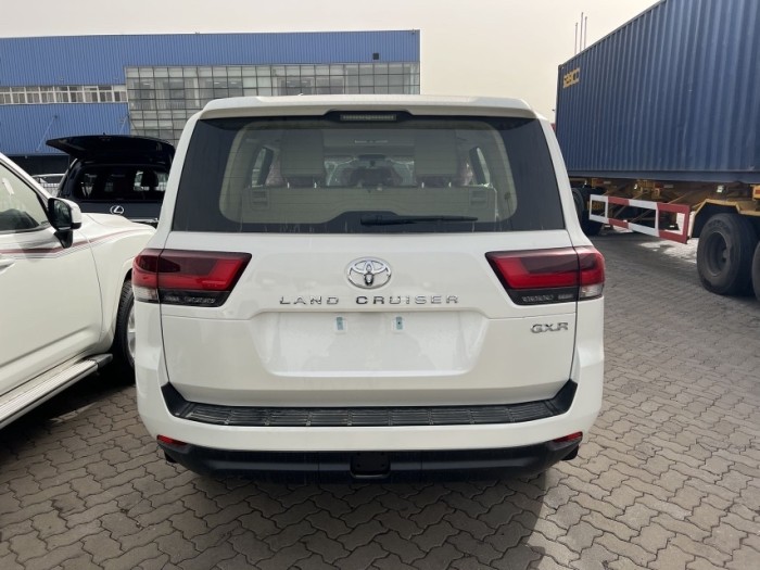 酷路泽4000 2023款 4.0L GX-R 八气 18轮 中东