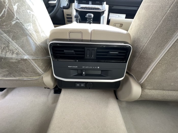 酷路泽4000 2023款 4.0L GX-R 八气 18轮 中东