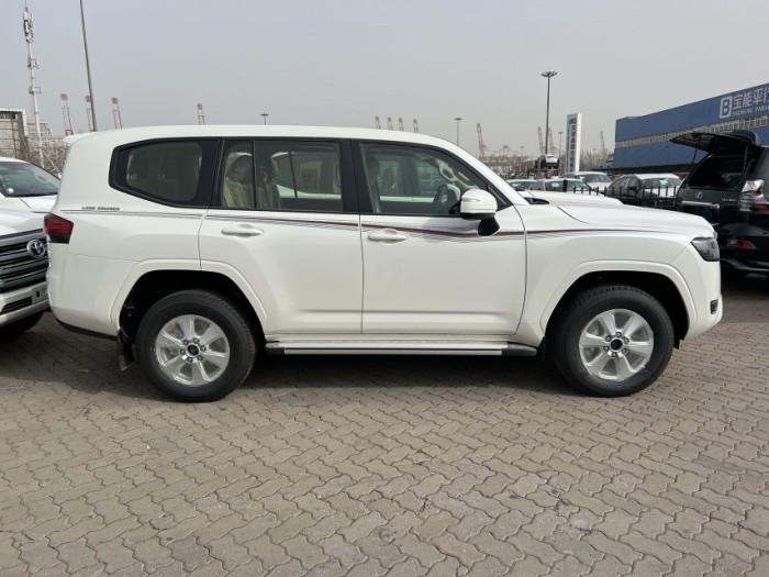 酷路泽4000 2023款 4.0L GX-R 八气 18轮 中东
