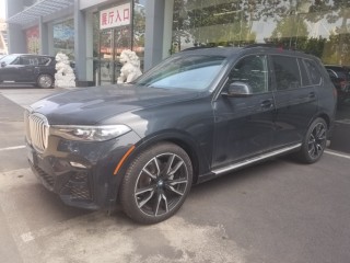 宝马X7  22款 xDrive40i M运动 美规