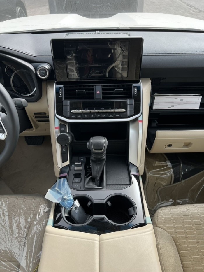 酷路泽4000 2023款 4.0L GX-R 八气 18轮 中东