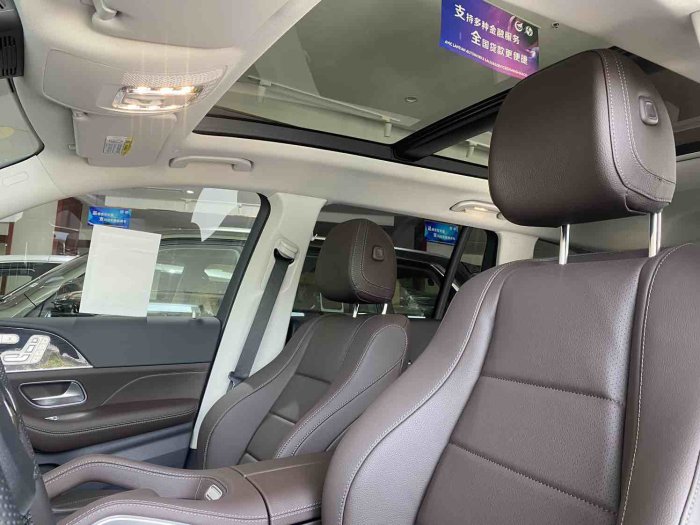 奔驰GLS450 2023款 GLS450 7座 豪华包 运动包 雷测包 加规