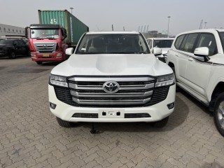 酷路泽4000  23款 4.0L GX-R 八气 中东