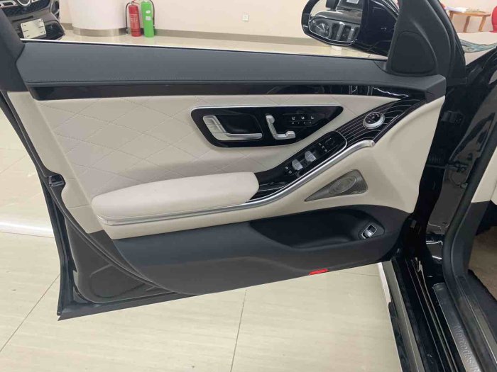 奔驰S级 2022款 S500 长轴 四驱 加规