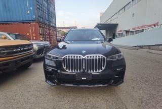 宝马X7  24款 xDrive40i M运动Pro 豪华包 美规